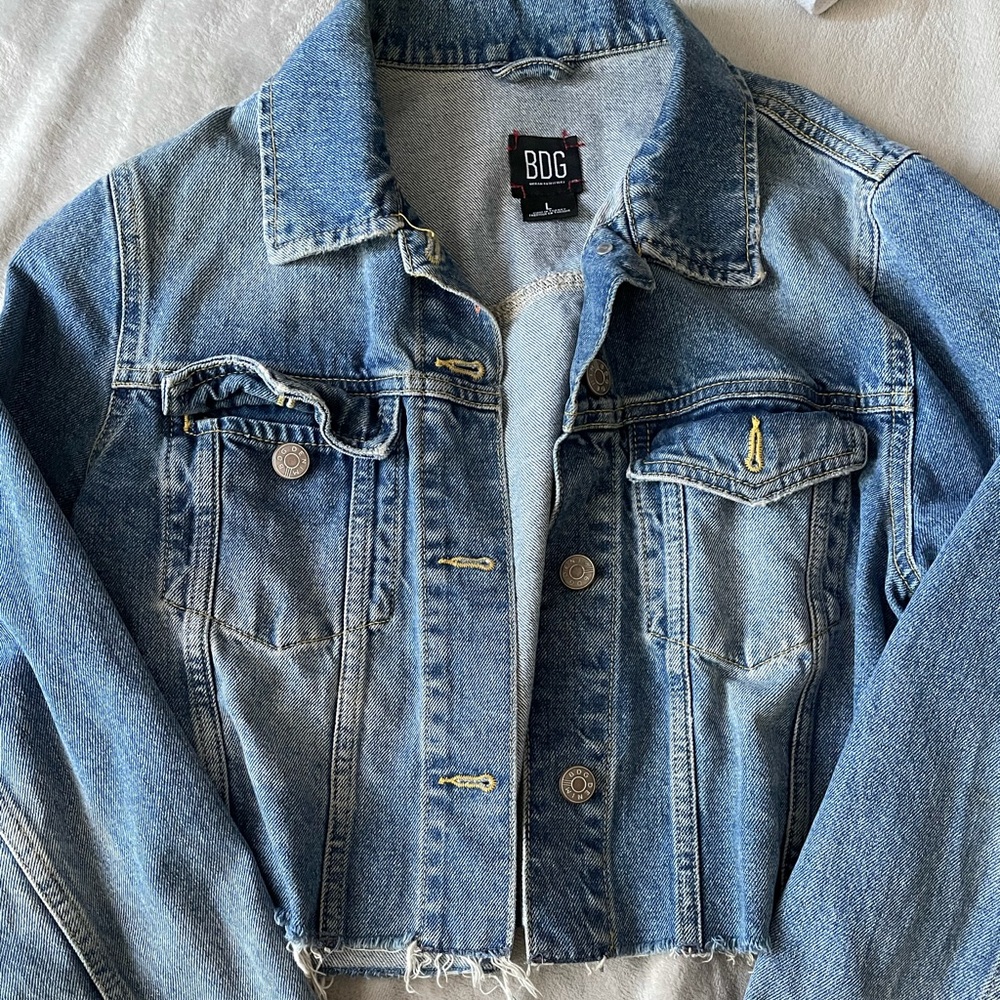 URBAN OUTFITTERS BDG CROP DENIM JACKET